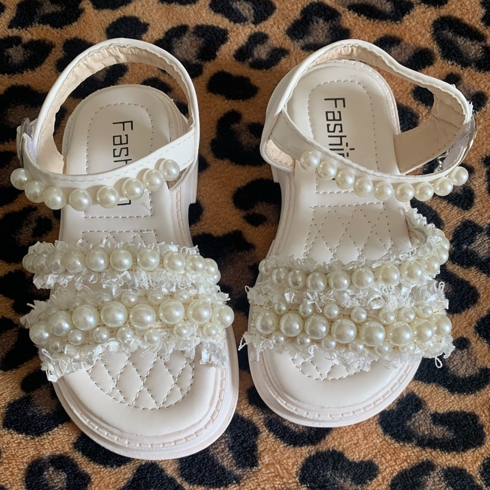 Toddler pearl sandals